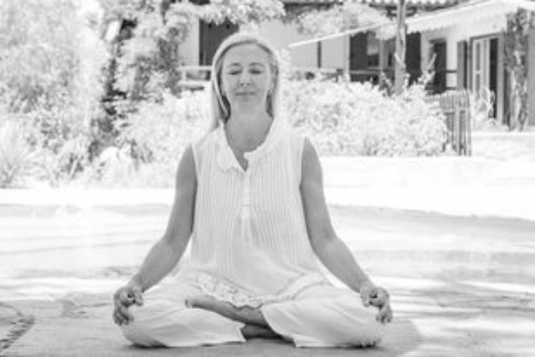 &Omicron;&iota; &tau;&rho;&epsilon;&iota;&sigmaf; &pi;&omicron;&iota;ό&tau;&eta;&tau;&epsilon;&sigmaf; &tau;&omicron;&upsilon; &nu;&omicron;&upsilon; - &pi;ώ&sigmaf; &epsilon;&pi;&eta;&rho;&epsilon;ά&zeta;&omicron;&upsilon;&nu; &tau;&eta; &zeta;&omega;ή &mu;&alpha;&sigmaf;