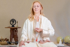 &Epsilon;&mu;&pi;&iota;&sigma;&tau;&omicron;&sigma;ύ&nu;&eta; &sigma;&tau;&omicron;&nu; &Alpha;&lambda;&eta;&theta;&iota;&nu;ό &Epsilon;&alpha;&upsilon;&tau;ό &mu;&alpha;&sigmaf; (Ishwara Pranidhana)