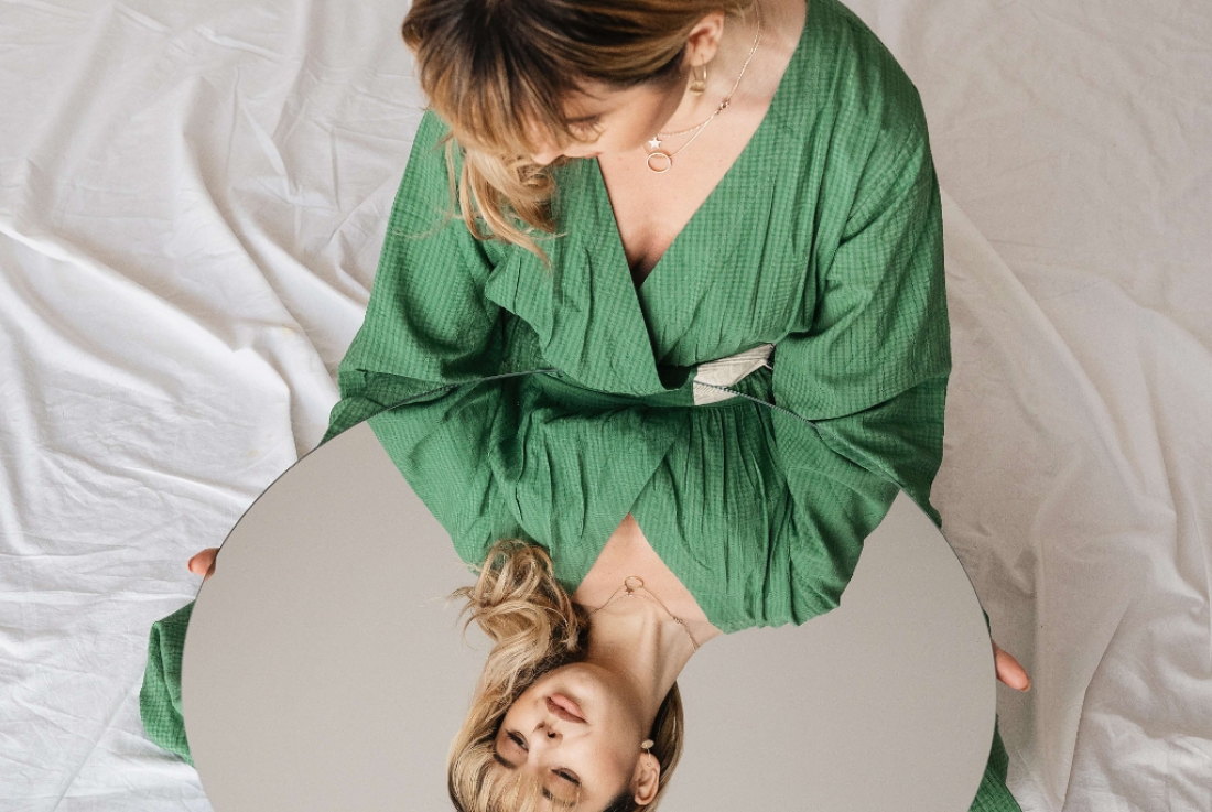 &Tau;&iota; &epsilon;ί&nu;&alpha;&iota; &eta; Satya - &Epsilon;&iota;&lambda;&iota;&kappa;&rho;ί&nu;&epsilon;&iota;&alpha; &kappa;&alpha;&iota; &pi;ώ&sigmaf; &epsilon;&pi;&eta;&rho;&epsilon;ά&zeta;&epsilon;&iota; &tau;&eta; &zeta;&omega;ή &mu;&alpha;&sigmaf;;